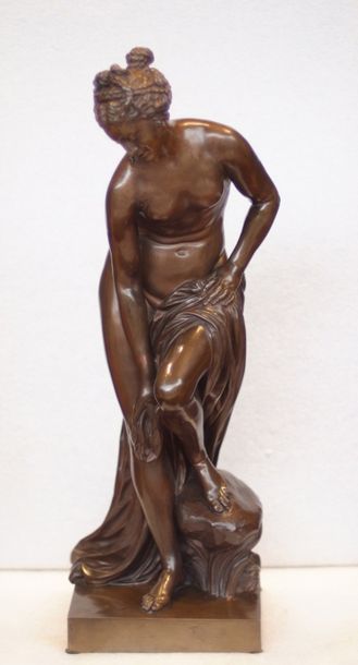 null Christophe Gabriel ALLEGRAIN (1710-1795)
Vénus au bain
Epreuve en bronze, fonte...