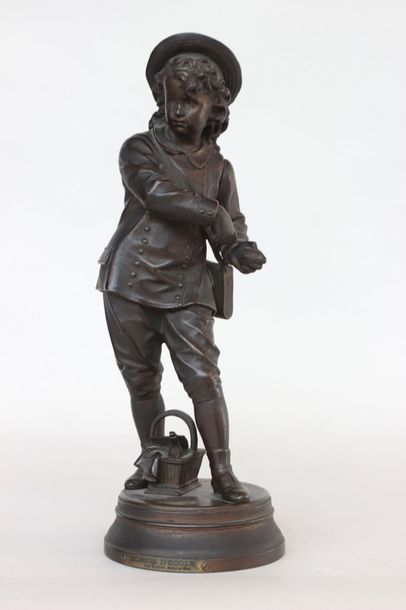 null BOURET 

Jeune enfant avec son panier collation

Epreuve en bronze, fonte d'édition...