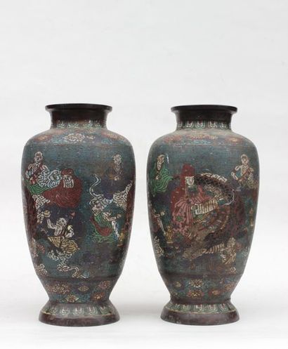 null Paire de vases en bronze cloisonné à décor de personnages. Extrême-Orient Haut.:...