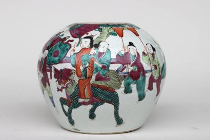 null Pot couvert de forme boule en porcelaine émaillée à décor polychrome de cavaliers...