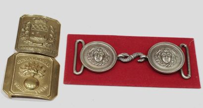 null 3 boucles de ceinture: 1 garde de Paris (laiton) , 1 de gendarmerie ( laiton...