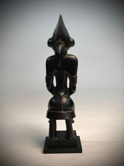 null SENOUFO, Côte d’Ivoire. Statuette féminine

«tugubelé» en bois dur patiné, en...