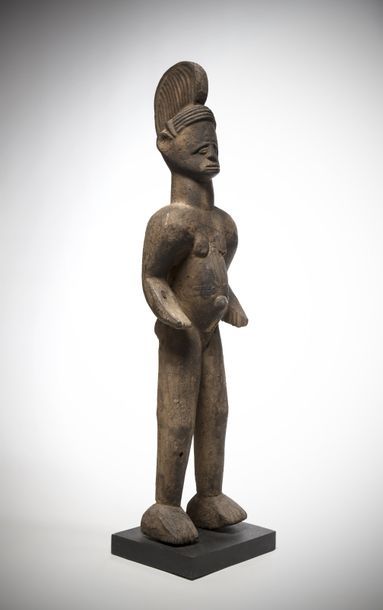 null IBO, Nigéria. Belle statue «alusi» à profonde patine croûteuse ocre et noire...