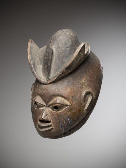 null YORUBA, Nigeria. Mask "Gélédé" with expressive features wearing an elegant turban...