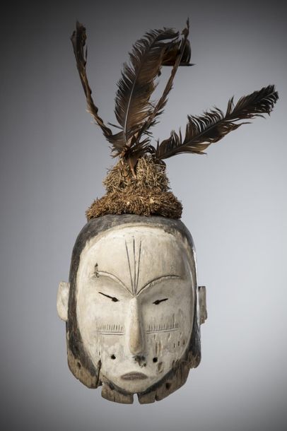 null FANG, Gabon. Ngontang" balm mask with a white face coated with kaolin. Thin,...