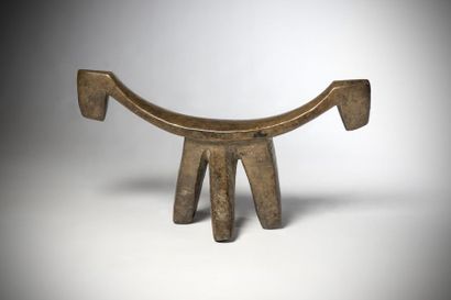 null DINKA, South Sudan. Beautiful neck support with a pure design, showing a two-headed...