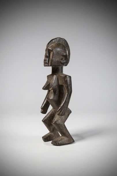 null BOBO, Burkina Faso. Female statue of cubist treatment, legs bent, arms away...