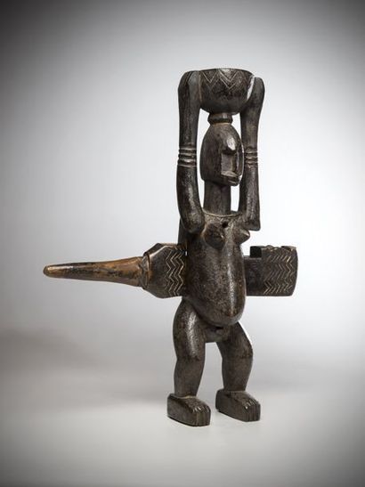 null DOGON, Mali. Lock of exceptional size representing a woman holding a calabash...