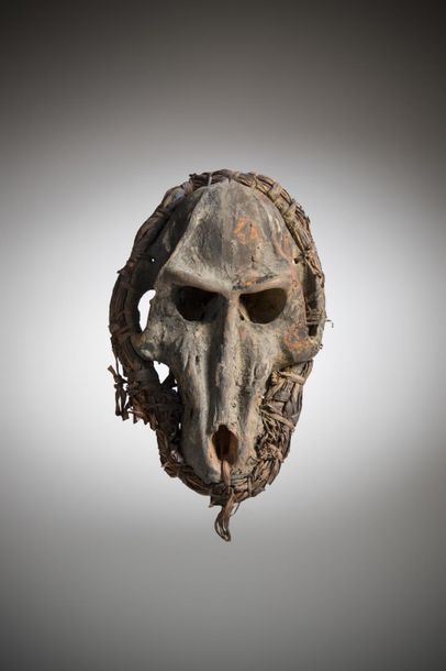 null AFIKPO, Nigéria. Masque réalisé à partir d’un crâne de cynocéphale (mandrill?)...