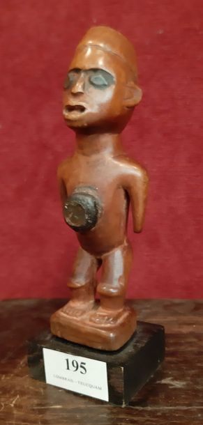 null CONGO
STATUETTE Fétiche à miroir Kongo, patine couleur miel 
Haut. : 15 cm