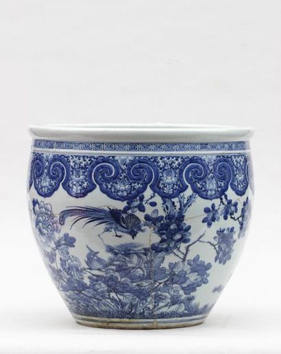  AQUARIUM in porcelain with blue flowered branches camaieu decoration, China (damaged...