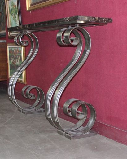 null FRENCH WORK 1930

Console with polished steel structure with a pattern of four...
