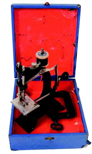 null Small black metal sewing machine, French mad by Kratz Boussac company, working...