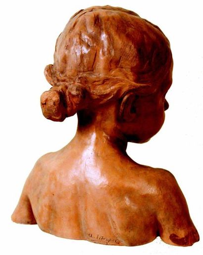 null Terra cotta young girl bust made by Albert NARQUE (wellknown from the doll collectors....