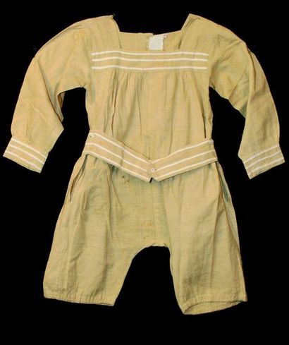 null Bathing cotton dress for young boy, superbly made. Aged 6 to 8 years (1912)