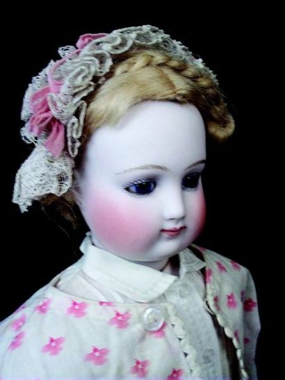 null Nice parisienne doll with swivel neck on shoulderplate, pressed bisque, cmosed...