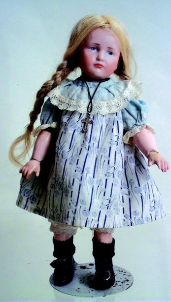 null « MARIE », petite poupée caractère allemande de la maison KAMMER et REINHARDT,...