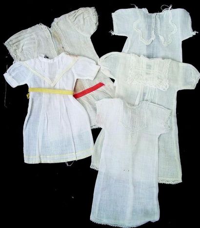 null Group of 4 antique presentation chemises, cotton and lace, Small sized.H 10...