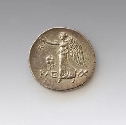null PAMPHYLIE SIDE
Tetradrachma
Obverse: Athena's head on the right wearing a Corinthian
helmet...