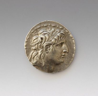 null SYRIA SELEUCIDES
ANTIOCHUSVII
Tetyradrachma
Obverse: Head diademed on the right
Reverse:...