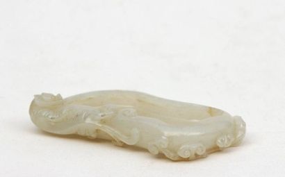 null Petit RINCE-PINCEAU en jade blanc à motif d'un dragon et de plantes, Chine XVIIIeme...