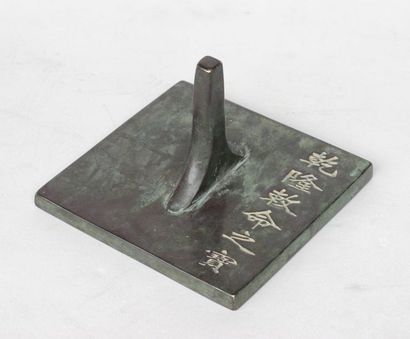 null Important CACHET en bronze avec marque apocryphe Kien Long Chine XXeme siècle 
13...