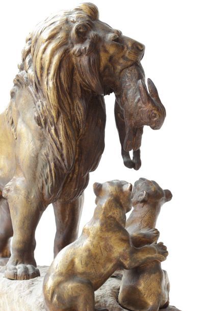 null Edouard DELABRIERE   (1829-1910)
Lion apportant une proie tenue dans sa gueule...