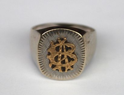 null signet ring in white and yellow gold 750°/°°°, marked AB Weight: 8 grams 

...