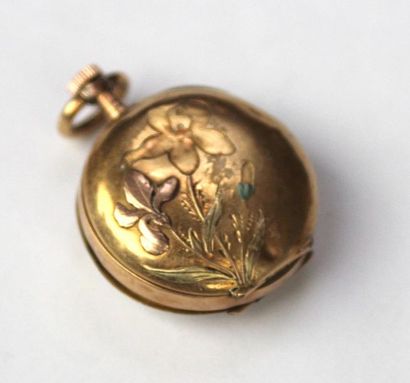 Small pendant watch in yellow gold (movement...