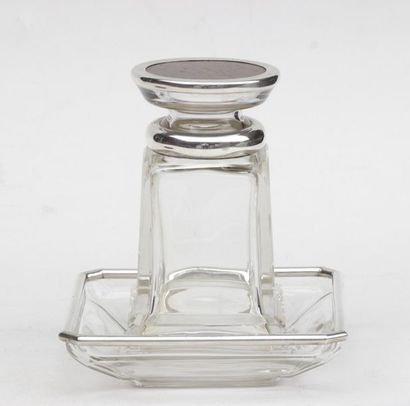 null PUIFORCAT
Carafon and its display in glassware and silver frame 