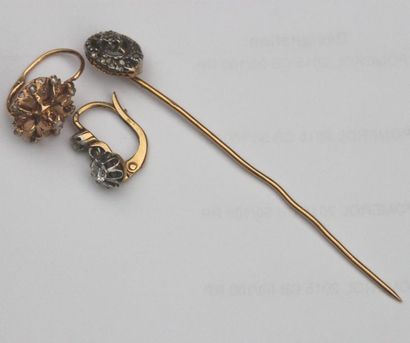 Miscellaneous gold lot: Two earrings and...