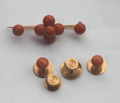 LOT: brooch and two neck buttons in 750°/°°...