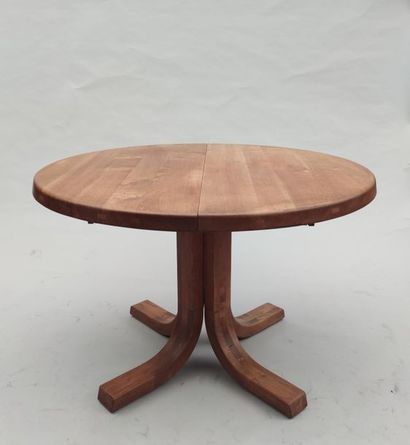 null Pierre CHAPO  (1927-1987)
TABLE  modèle T40 A en bois clair plein de forme ronde...