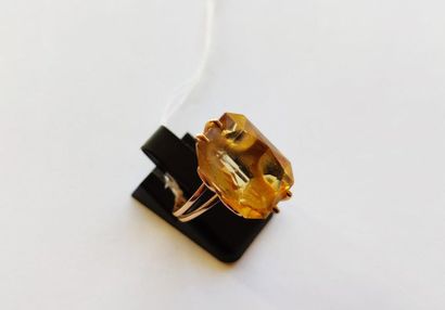 RING in 750°/00 yellow gold decorated with...