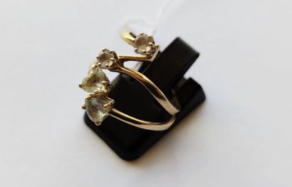 null Two RINGS in 750°/00 yellow gold with white stones. Gross weight: 3.8g