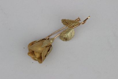 null Spindle in 750°/00 yellow gold representing a rose. Weight: 13g