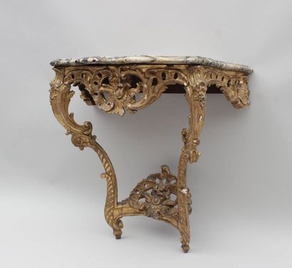 null CONSOLE en bois sculpté de style Rocaille Louis XV composée d'éléments anciens,...