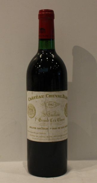 null 1 end CHT CHEVAL BLANC 1982 (etiq. very lightly stained)