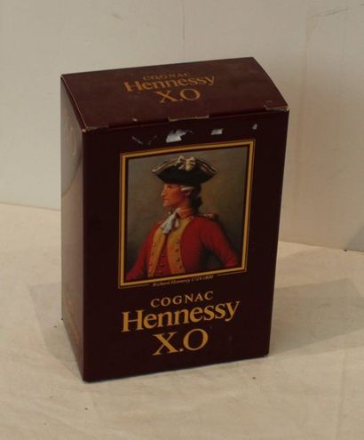 null 1 DECANTER OF HENNESSY XO COGNAC IN A BOX