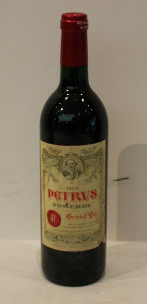 null 1 bout CHT PETRUS 1994 (ETIQ TRES LEG. PASSEE, ECORNEE)