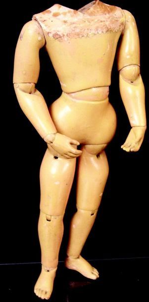 null Fully articulated wooden body of the BRU house. H 31 cm.
Full articulated wooden...