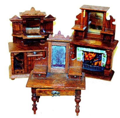  -Ensemble de meubles miniatures en bois;comprenant un canapé et deux chaises recouvert...