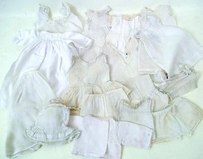 null -Batch of underwear for small dolls.
