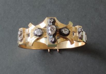 null Bracelet articulé ouvrant en or 18K (750), serti de diamants taillés en roses...