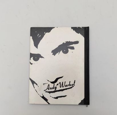 null ANDY WARHOL (1928-1987)
ANDY WARHOL'S INDEX (Book) 1967
73 pages dépliants comptabilisés...