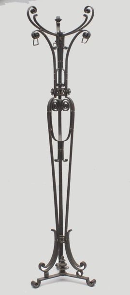 null Wrought iron LAMPADAIRE FOOT, work circa 1925 Top. : 176 cm (glassware cup is...