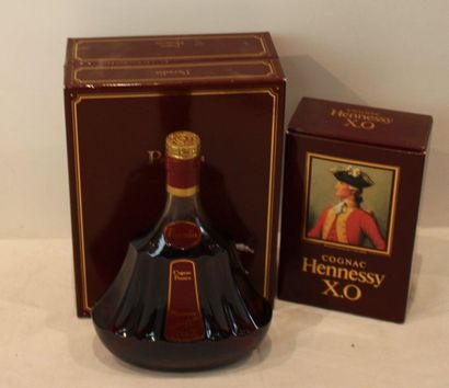 null 2 flac 1 CARAFE COGNAC HENNESSY PARADIS SOUS COFFRET, 1 COGNAC HENNESSY XO SOUS...