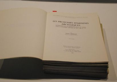 null Francis Croissant, Les Protomés féminines archaïques, texte et planches, Paris...
