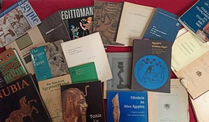 null Lot d'une vingtaine d'ouvrages sur l'archéologie égyptienne, le Livre des Rois,...