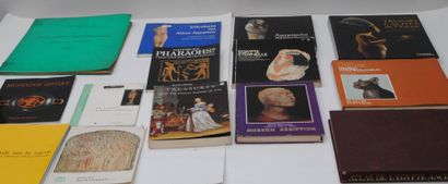 null Lot comprenant des catalogues d'exposition sur l'égyptologie (Musée de Bologne,...